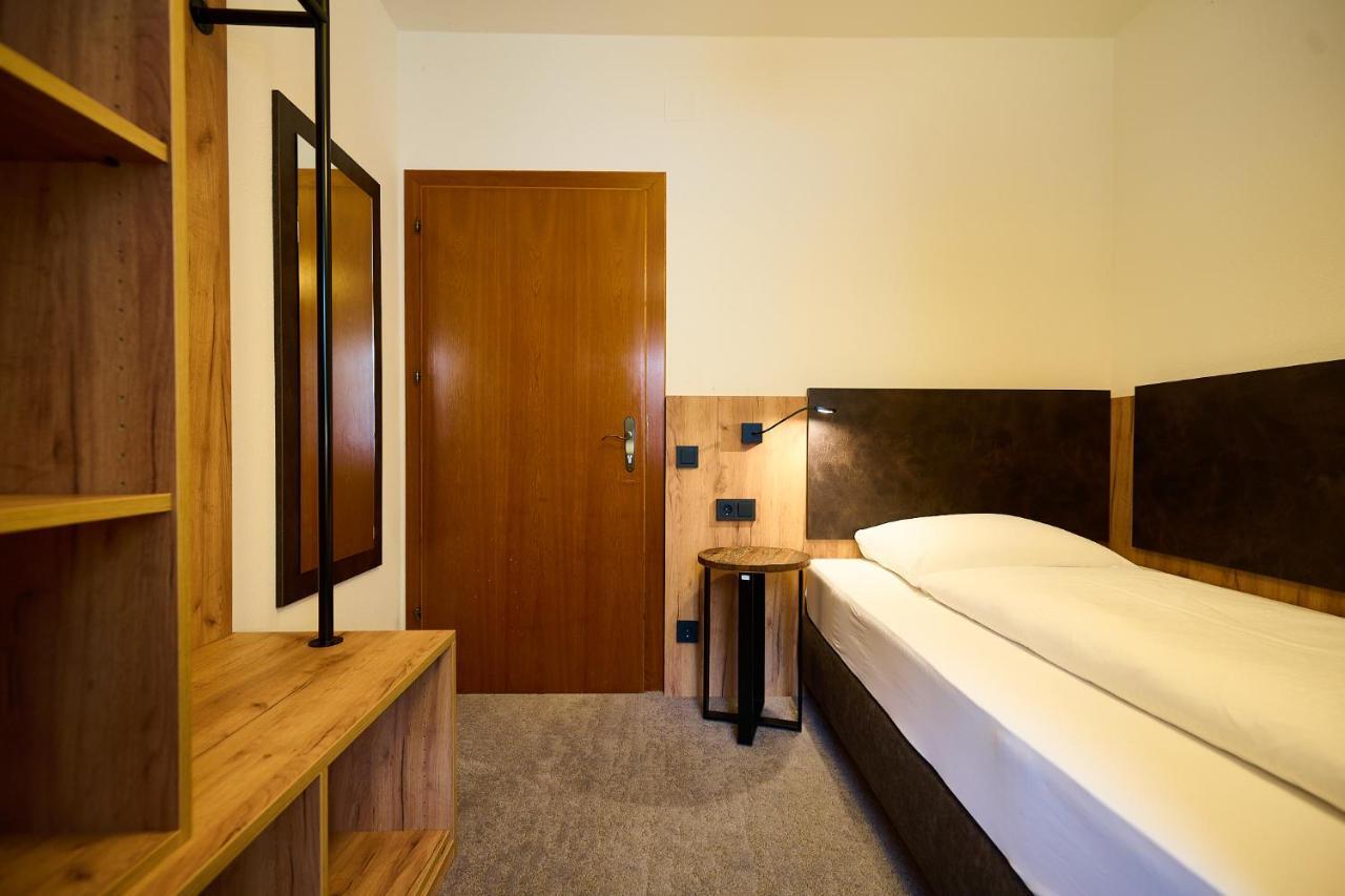 Wallner - Hotel & Wirt Арнолдщайн Екстериор снимка