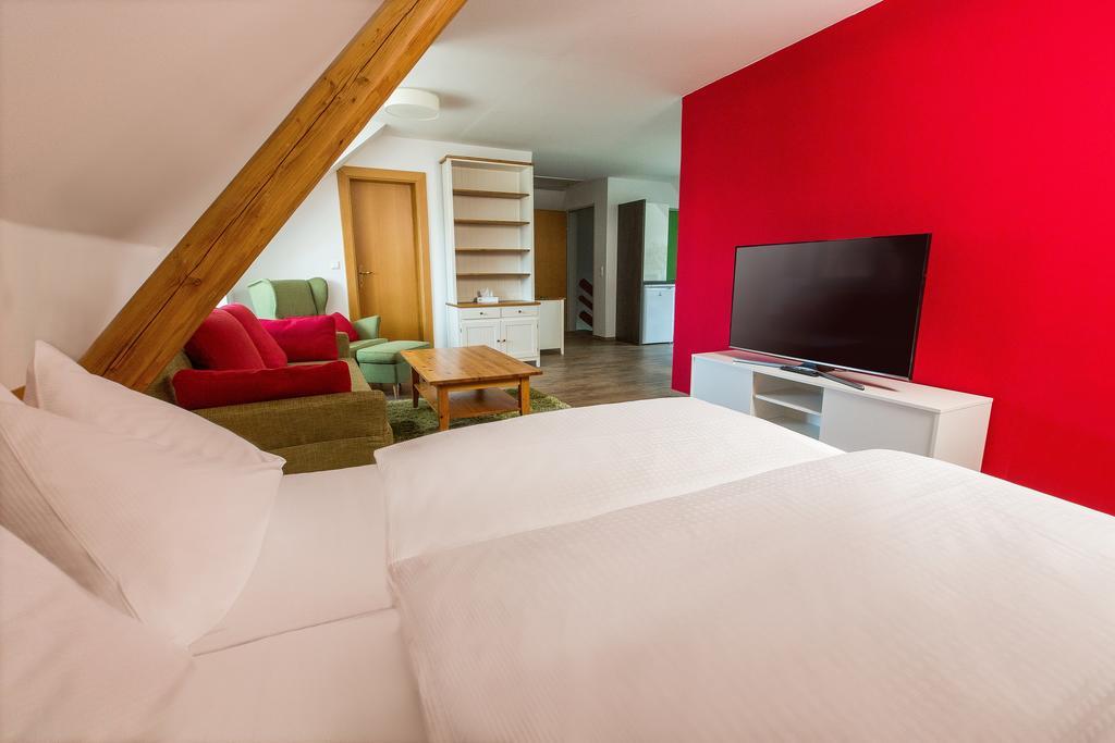 Wallner - Hotel & Wirt Арнолдщайн Екстериор снимка